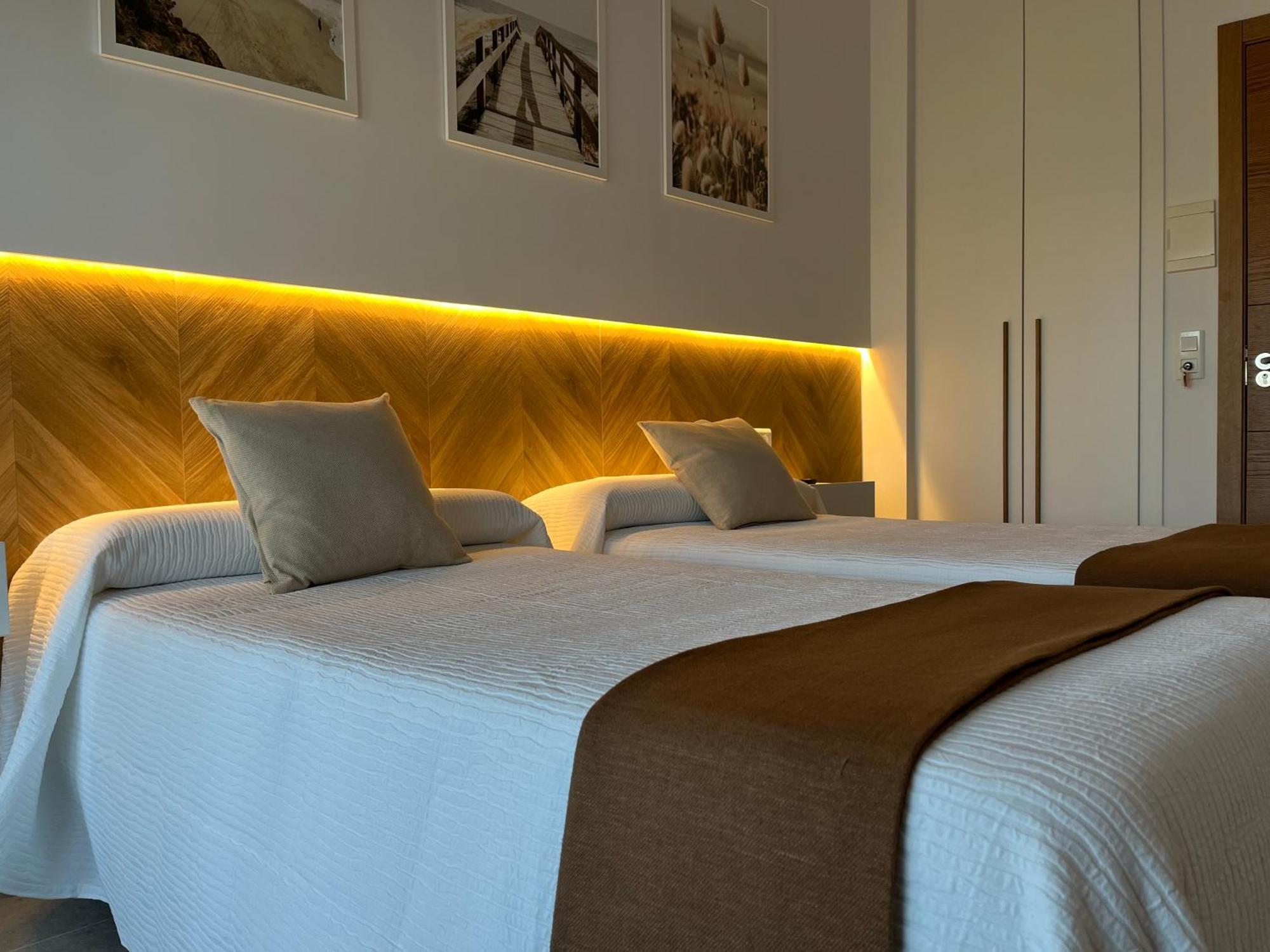 Hostal Parador De Los Llanos Torreorgaz Luaran gambar