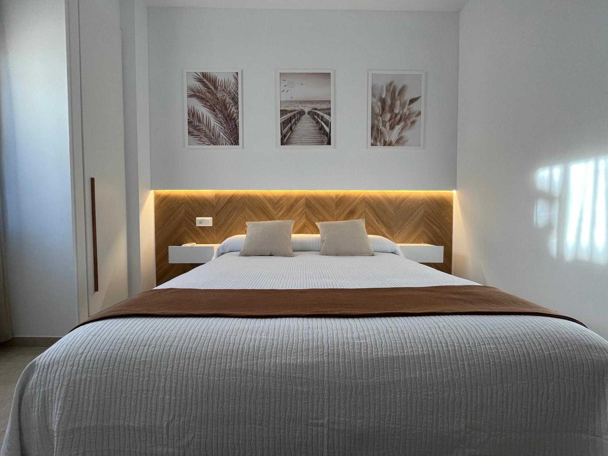 Hostal Parador De Los Llanos Torreorgaz Luaran gambar