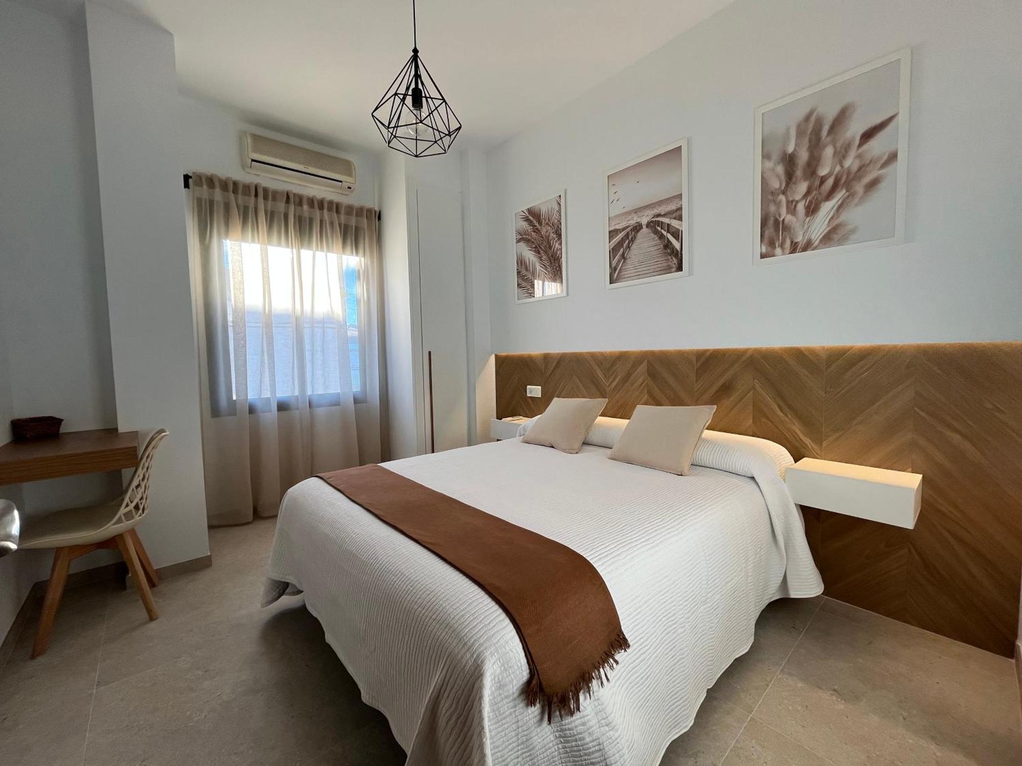 Hostal Parador De Los Llanos Torreorgaz Luaran gambar