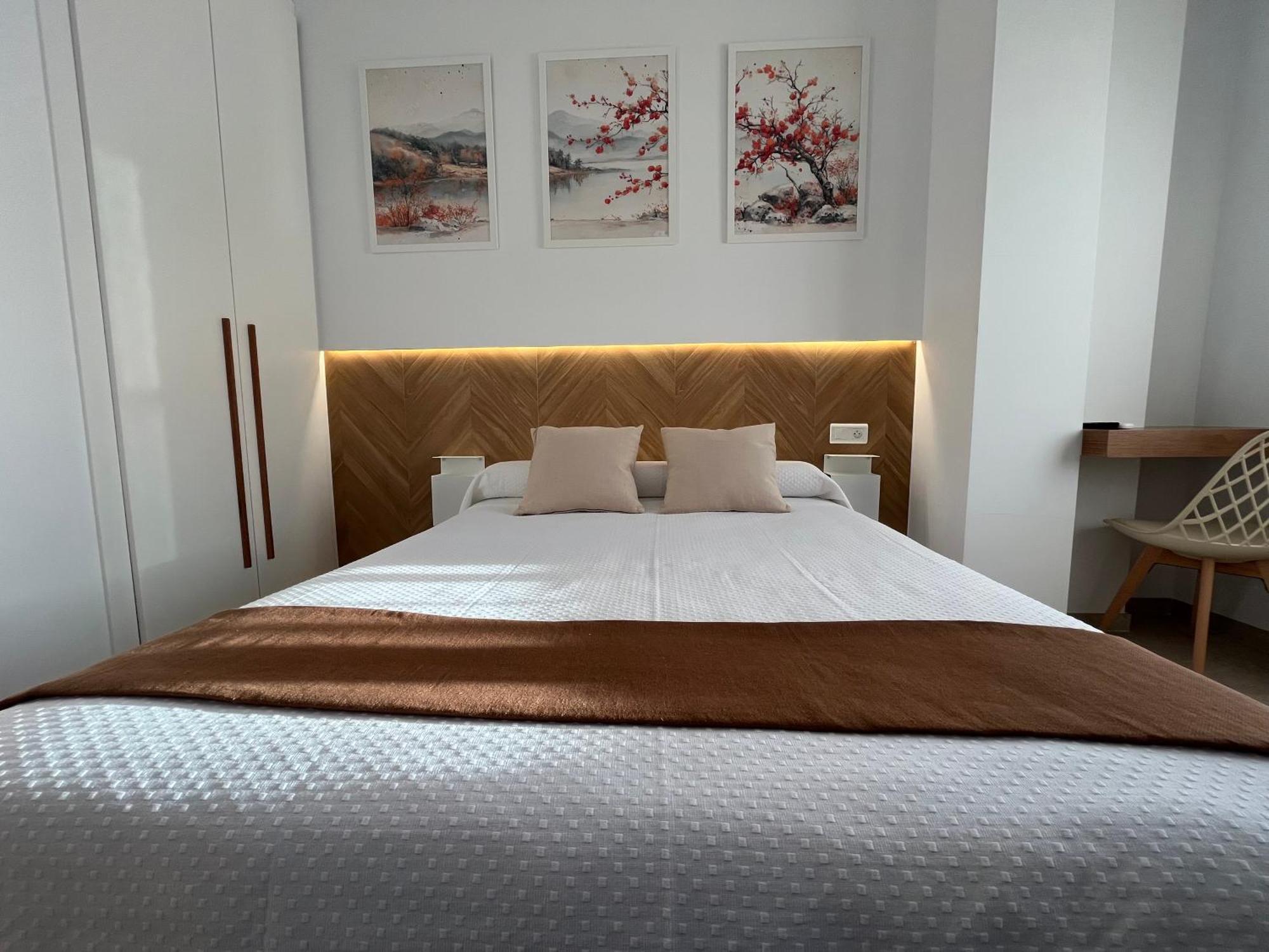 Hostal Parador De Los Llanos Torreorgaz Luaran gambar