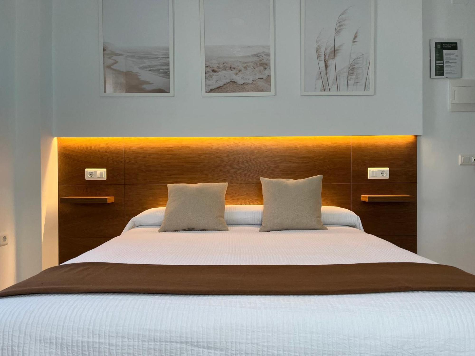 Hostal Parador De Los Llanos Torreorgaz Luaran gambar