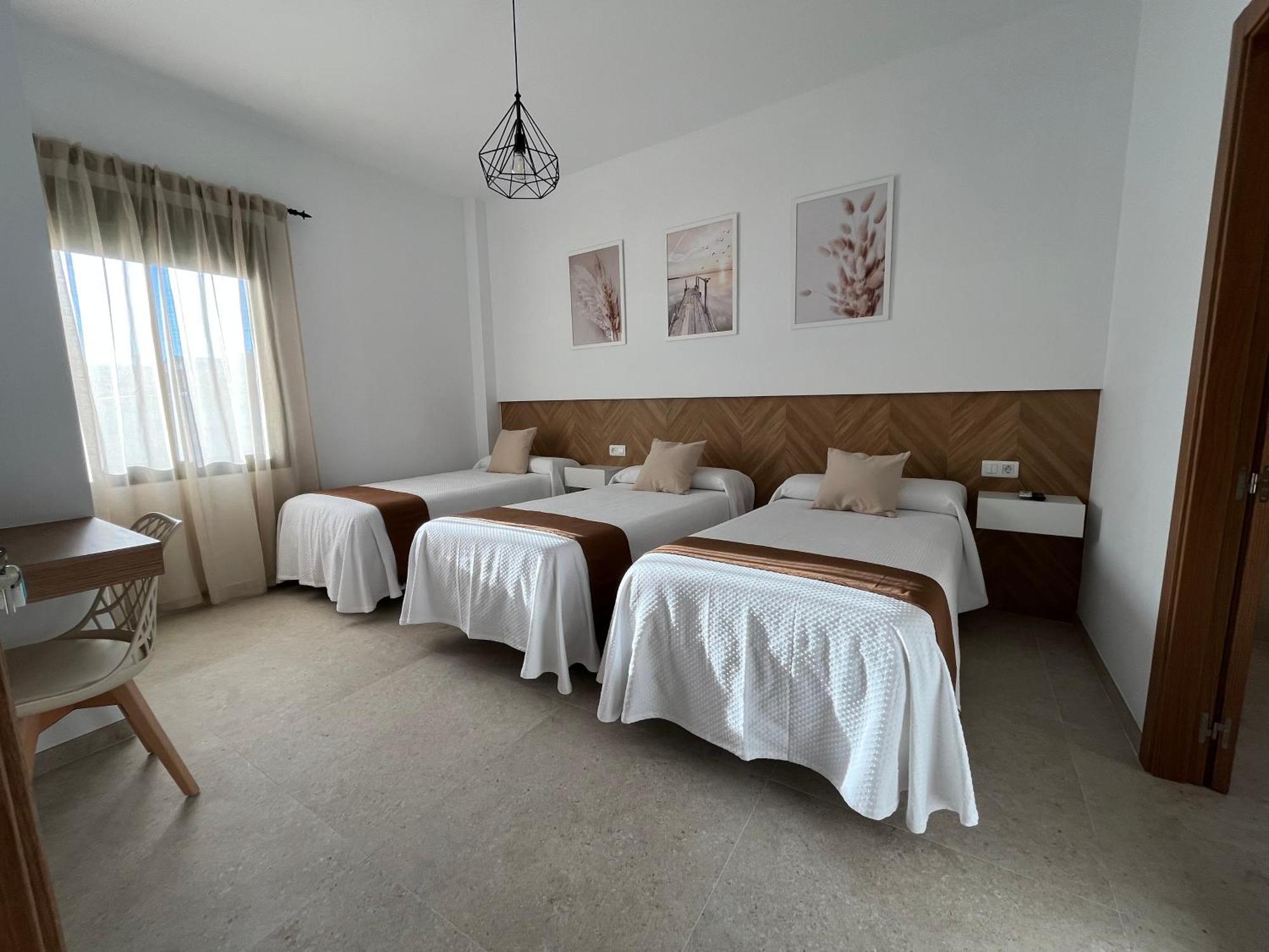 Hostal Parador De Los Llanos Torreorgaz Luaran gambar