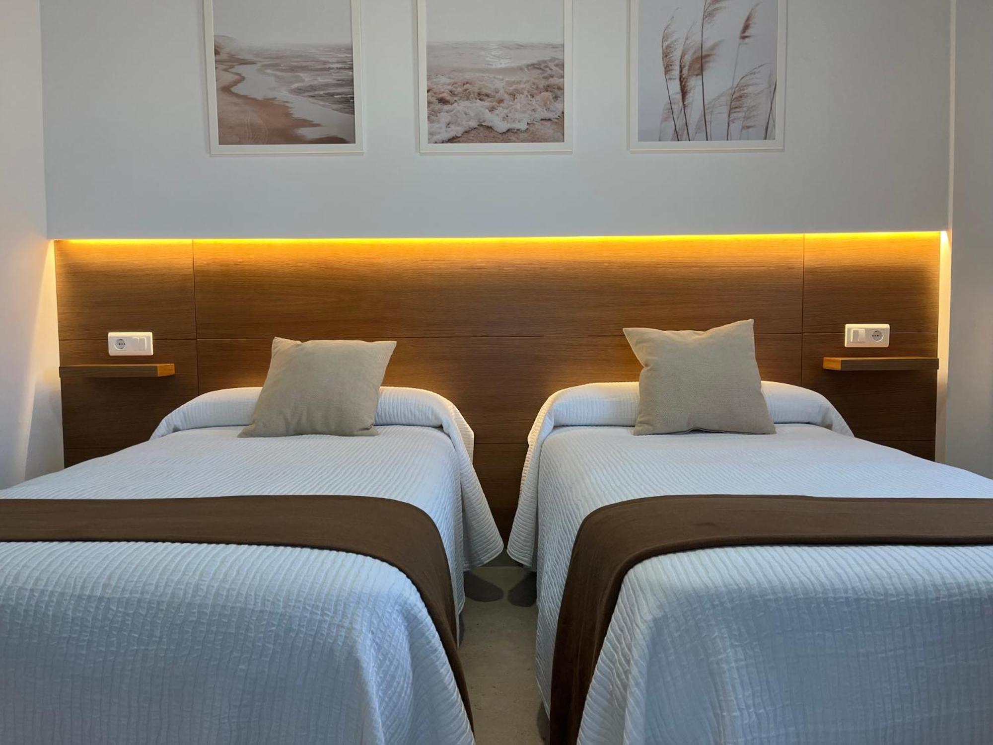 Hostal Parador De Los Llanos Torreorgaz Luaran gambar