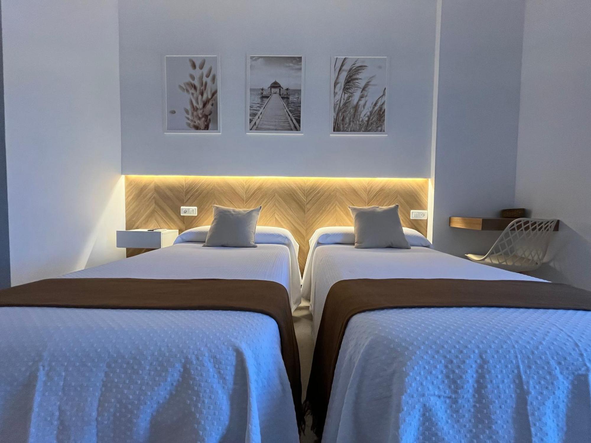 Hostal Parador De Los Llanos Torreorgaz Luaran gambar