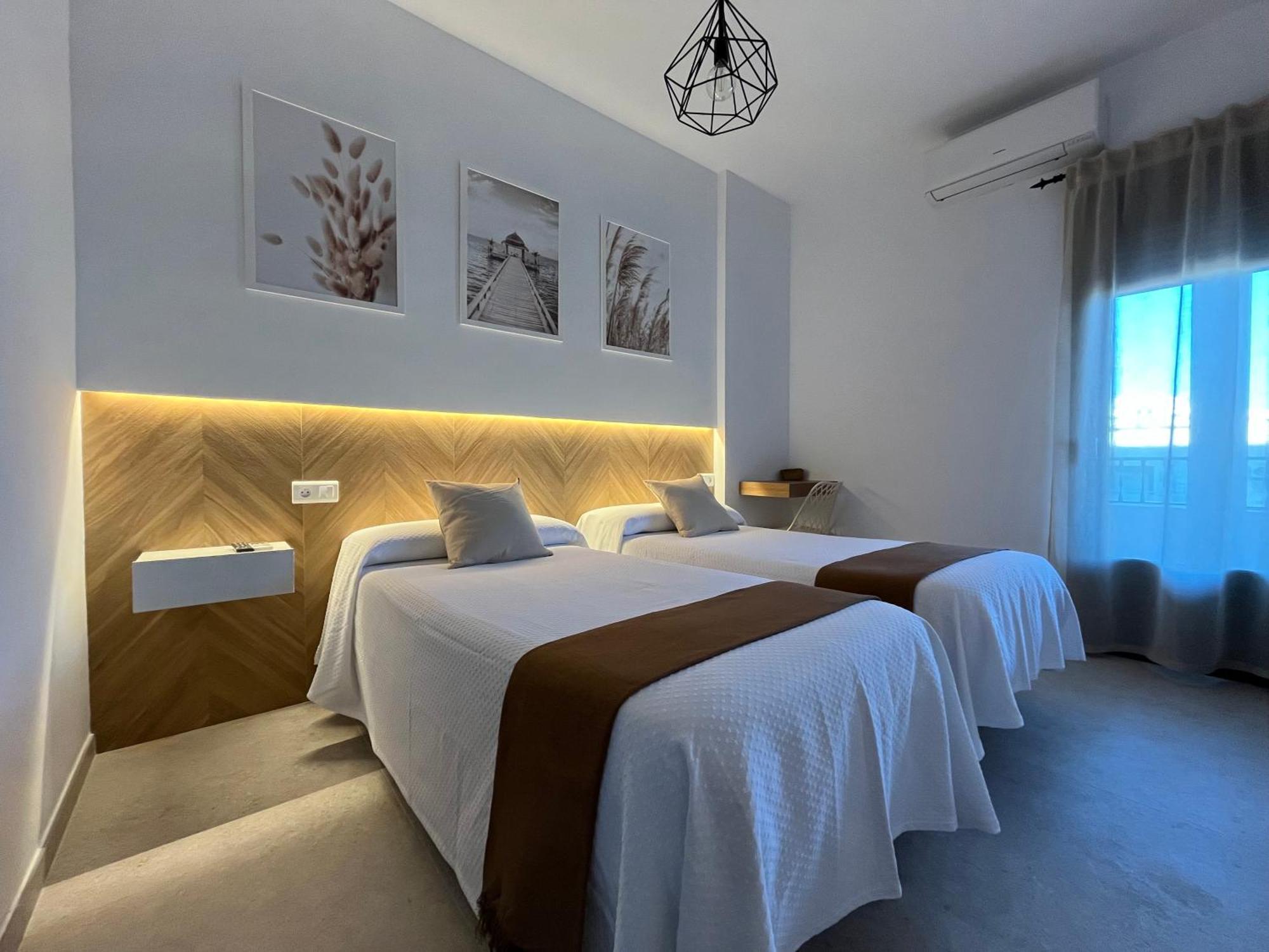 Hostal Parador De Los Llanos Torreorgaz Luaran gambar