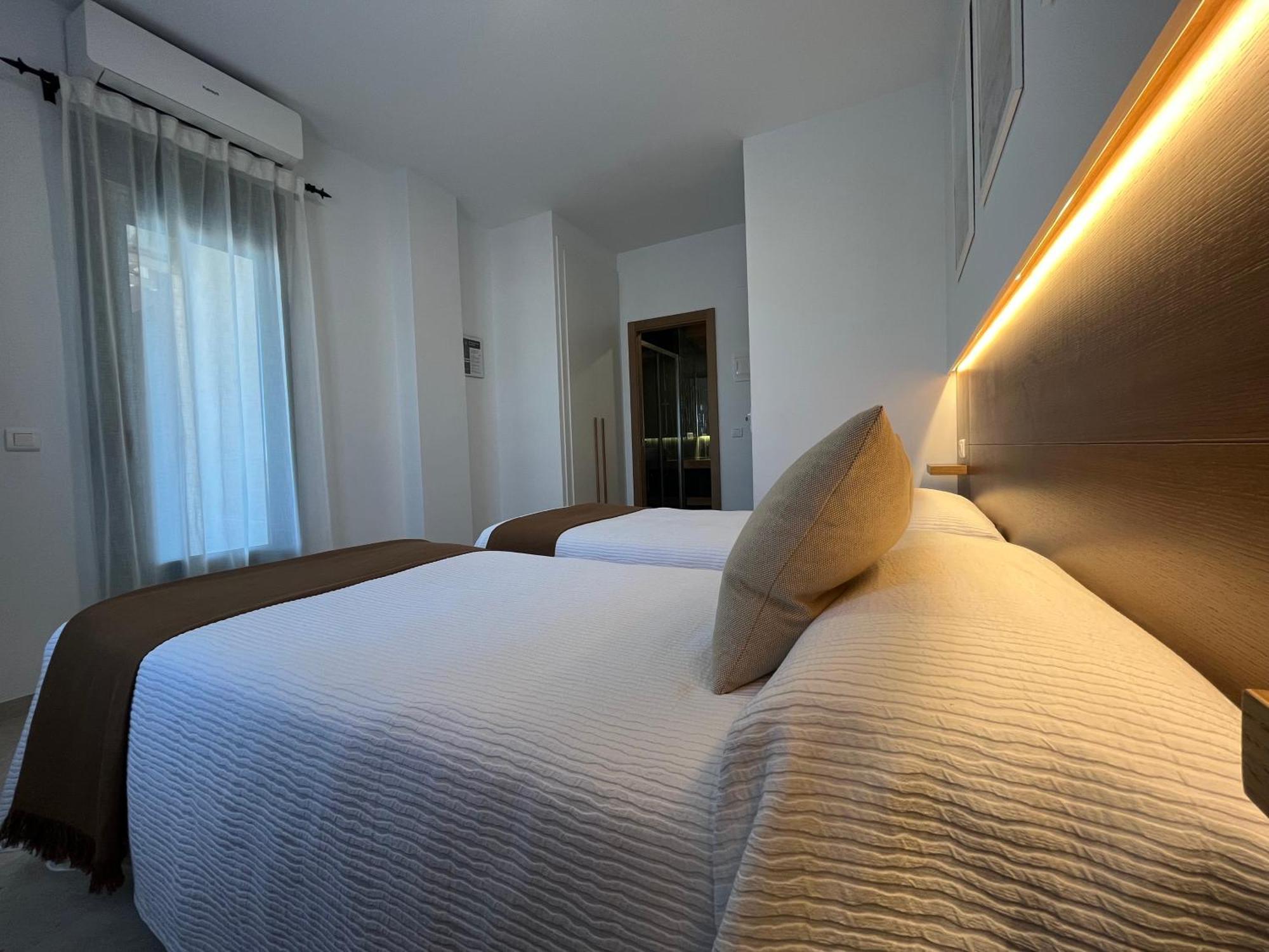 Hostal Parador De Los Llanos Torreorgaz Luaran gambar